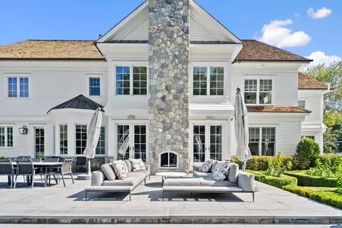 165 Bayberry Ln, Westport, CT 06880