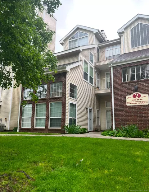 23 Carriage Crossing Ln #23, Middletown, CT 06457