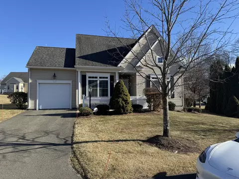 101 Kevin Ln #101, Windsor, CT 06095