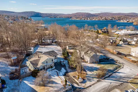 16 Horseshoe Dr, Brookfield, CT 06804