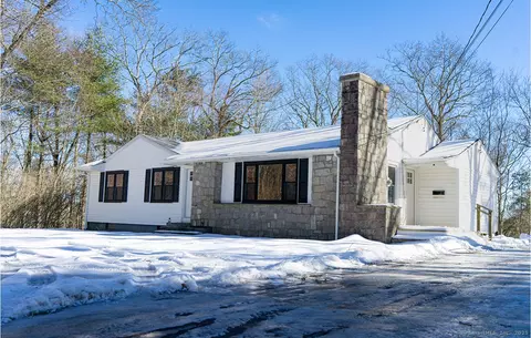 77 Charles St, Putnam, CT 06260