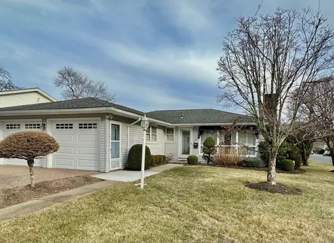 8 Tedesco Dr, Waterbury, CT 06708