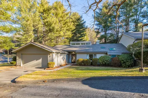 8 Ivy Cv #8, Avon, CT 06001