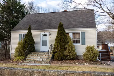 126 Red Oak Rd, Bridgeport, CT 06606