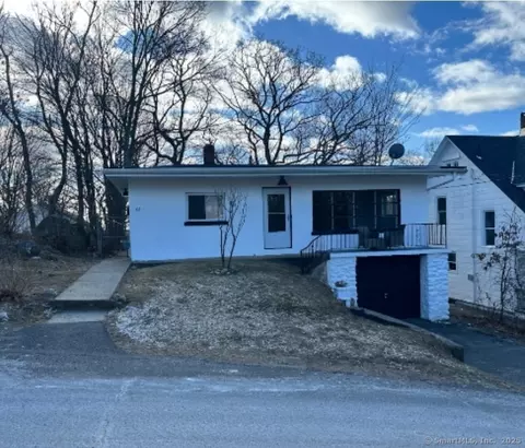 64 Simsbury St, Waterbury, CT 06704
