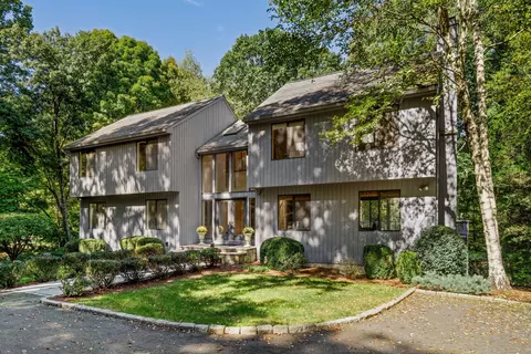 37 White Oak Ln, Weston, CT 06883