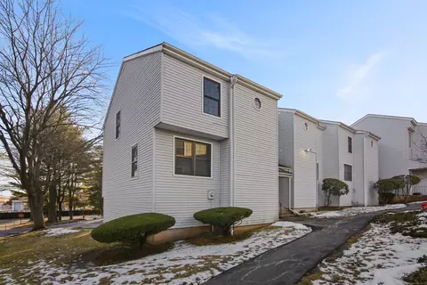 14 Horizon Hill Rd #14, Newington, CT 06111