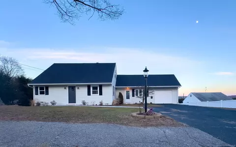 882 Bunker Hill Ave, Waterbury, CT 06708
