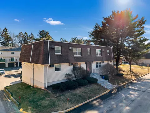122 Blackstone Vlg #122, Meriden, CT 06450