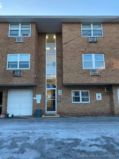 1 Walter Ave #15, Norwalk, CT 06851
