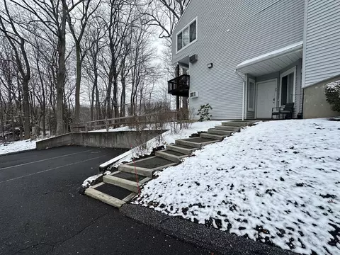 20 E Pembroke Rd #25, Danbury, CT 06811