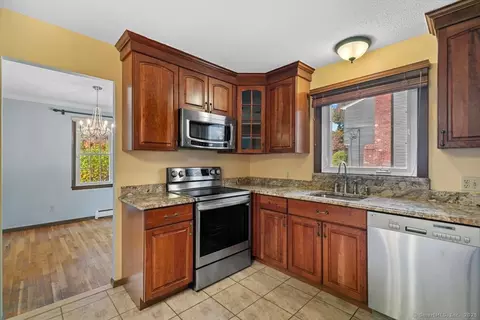 45 Nolan Rd, Hamden, CT 06514