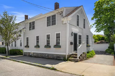 19 Elm St, Stonington, CT 06378