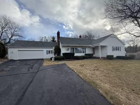 4 Skyline Dr, Farmington, CT 06032