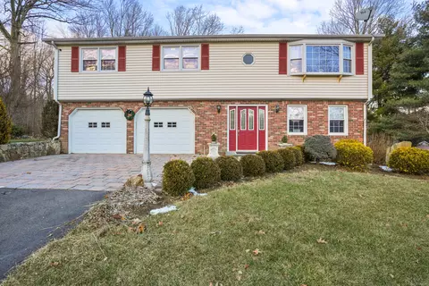 7 John Dominick Dr, Shelton, CT 06484
