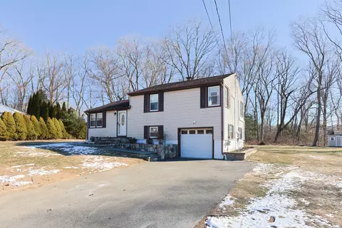 6 Woodbridge Manor Rd, Ansonia, CT 06401