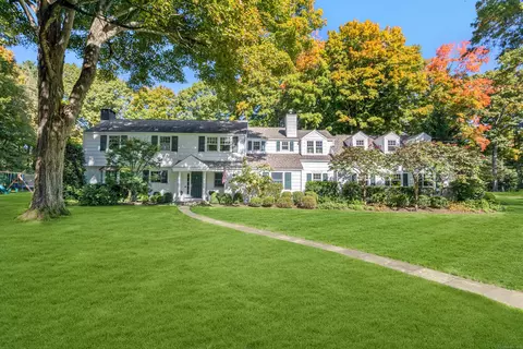 22 Linda Ln, Darien, CT 06820