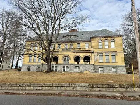 100 Broad St #104, Norwich, CT 06360