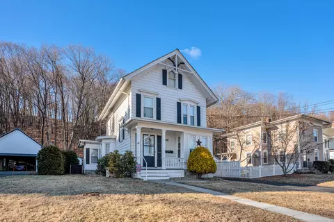 45 Grove St, Thomaston, CT 06787