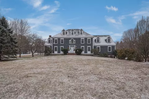 311 Bartlett Dr, Madison, CT 06443