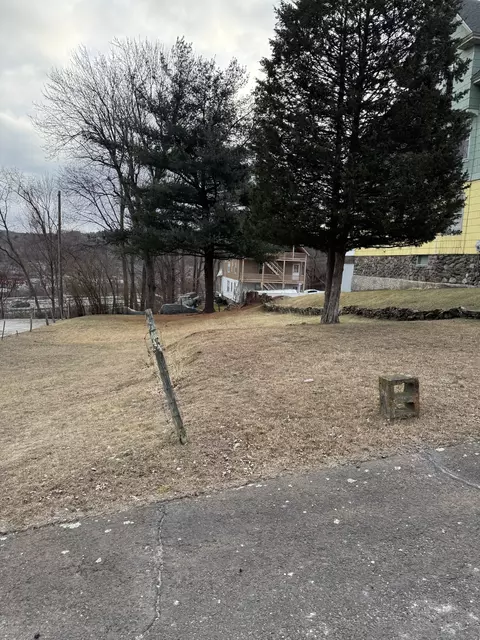 Monmouth Avenue, Waterbury, CT 06701