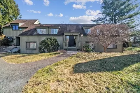 34 Heritage Vlg #E, Southbury, CT 06488