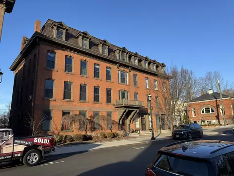 130 Main St #4A, Canton, CT 06019