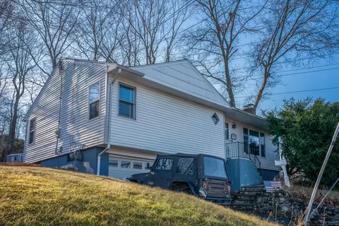 911 Bunker Hill Ave, Waterbury, CT 06708