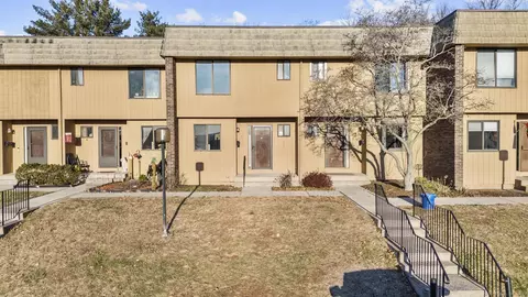 5 Magnolia Hill Ct #5, Cromwell, CT 06416