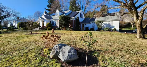 144 Hepburn Rd, Hamden, CT 06517