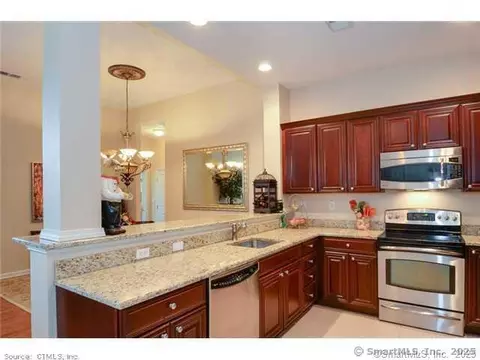 30 Schoolhouse Dr #205, West Hartford, CT 06110