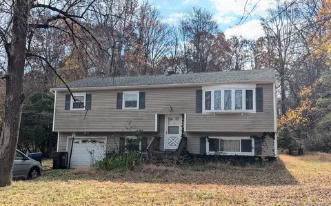 36 Benson Dr, Danbury, CT 06810