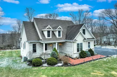 98 Porters Hill Rd, Trumbull, CT 06611
