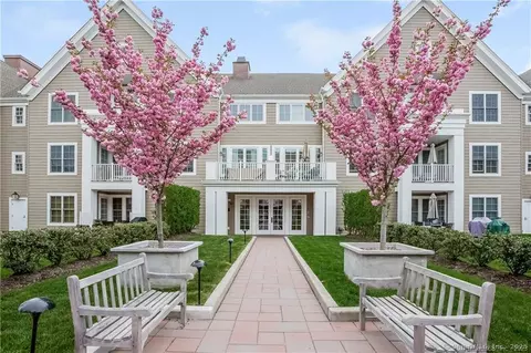 77 Havemeyer Ln #426, Stamford, CT 06902