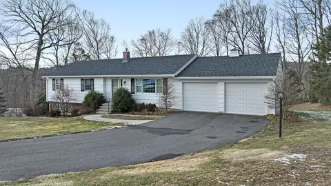21 Briarwood Cir, Naugatuck, CT 06770