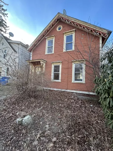 97 Summit St, Norwich, CT 06360