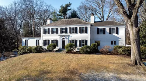 95 Old Oaks Rd, Fairfield, CT 06825