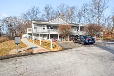 53 Hidden Knolls Cir #53, Monroe, CT 06468