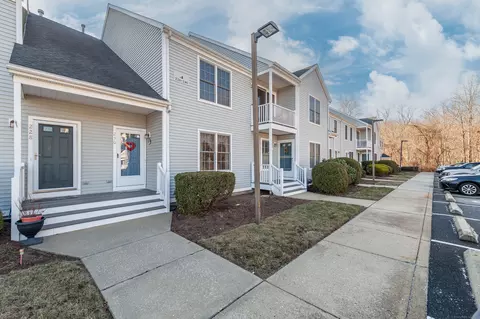 228 Laura Blvd #228, Norwich, CT 06360