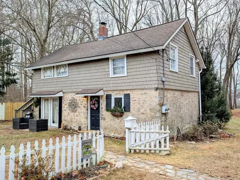 1 Sherry Dr, East Hampton, CT 06424