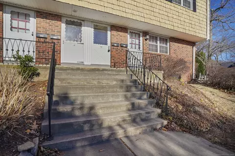 245 Unquowa Rd #128, Fairfield, CT 06824