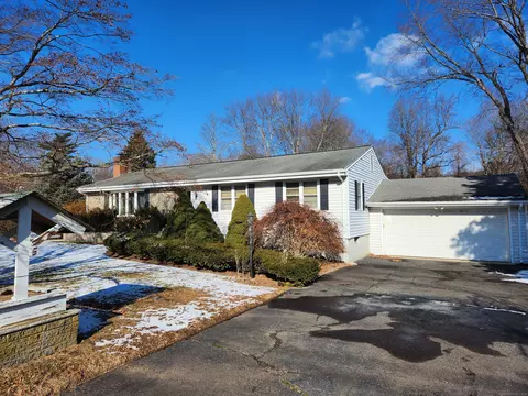 2200 Old Town Rd, Trumbull, CT 06611