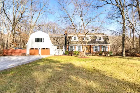 8 Dunsinane Rd, Brookfield, CT 06804