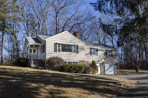 126 W Avon Rd, Farmington, CT 06085