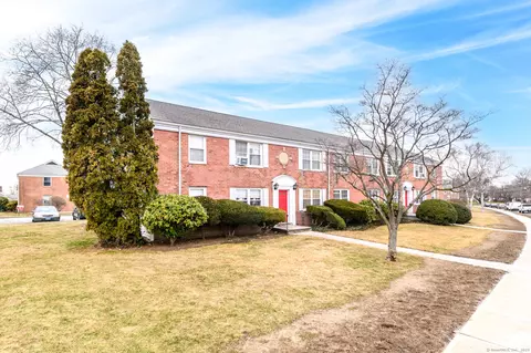 6 Revere Dr #4, Stamford, CT 06902
