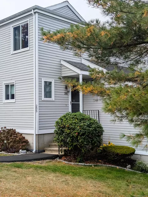 255 Blueberry Ln #255, Branford, CT 06405