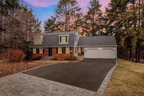 77 Hemlock Rdg, Berlin, CT 06037