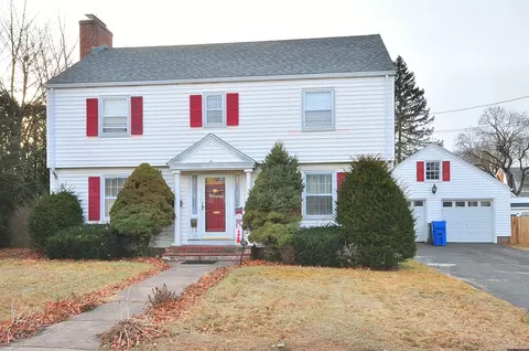 16 Benton St, Manchester, CT 06040