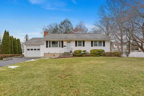 158 Taunton Rd, Fairfield, CT 06824