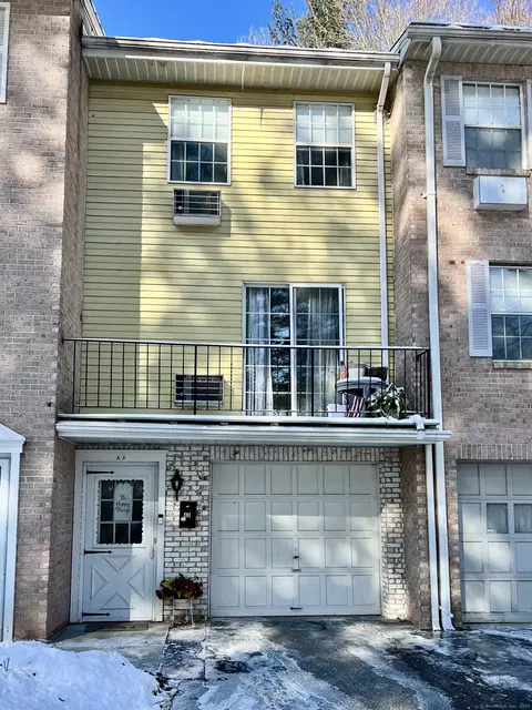 3 Surrey Ln #A3, Torrington, CT 06790